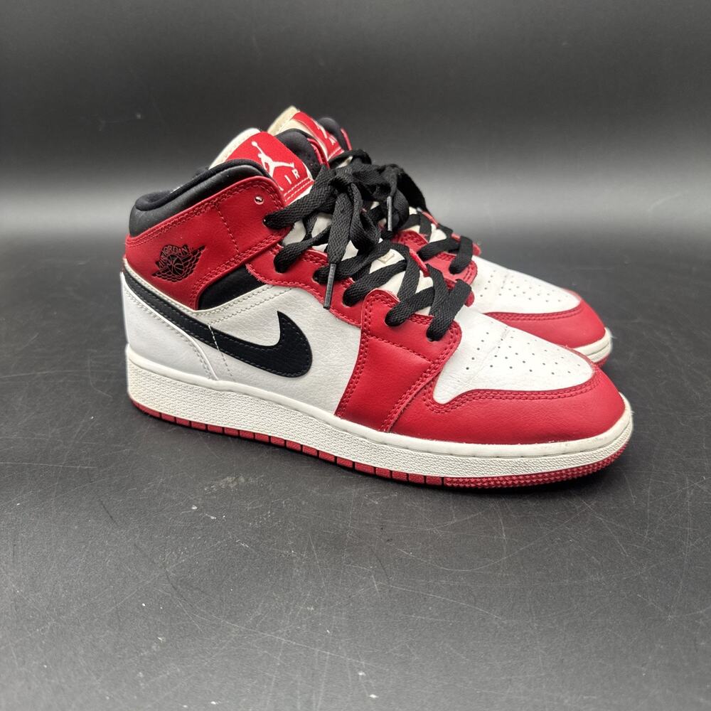 Jordan Air Jordan 1 Mid (GS) Kids US 6Y Red/White/Black Leather 554725-173